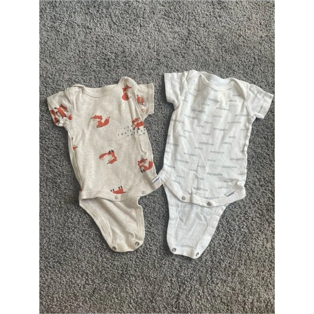 Bundle of 8 Gerber Baby Onesies - Size 0-3 Months - Assorted Patterns
